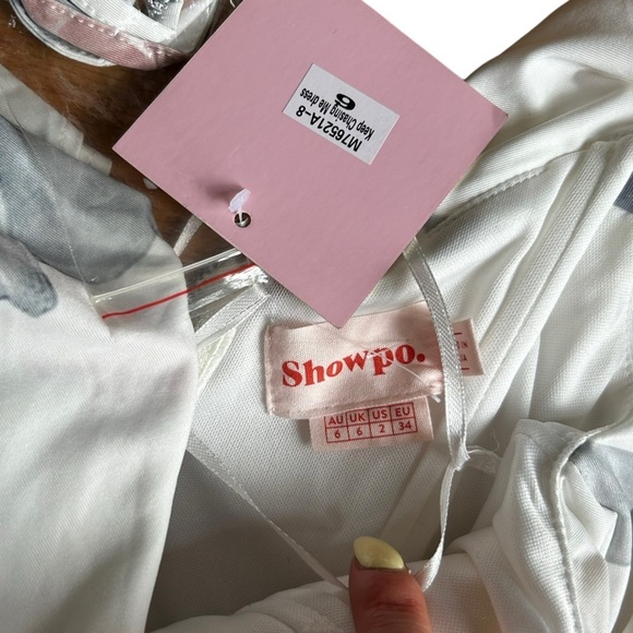 NWT Showpo keep chasing me dress white floral off shoulder sweetheart neckline 6 - Picture 6 of 9